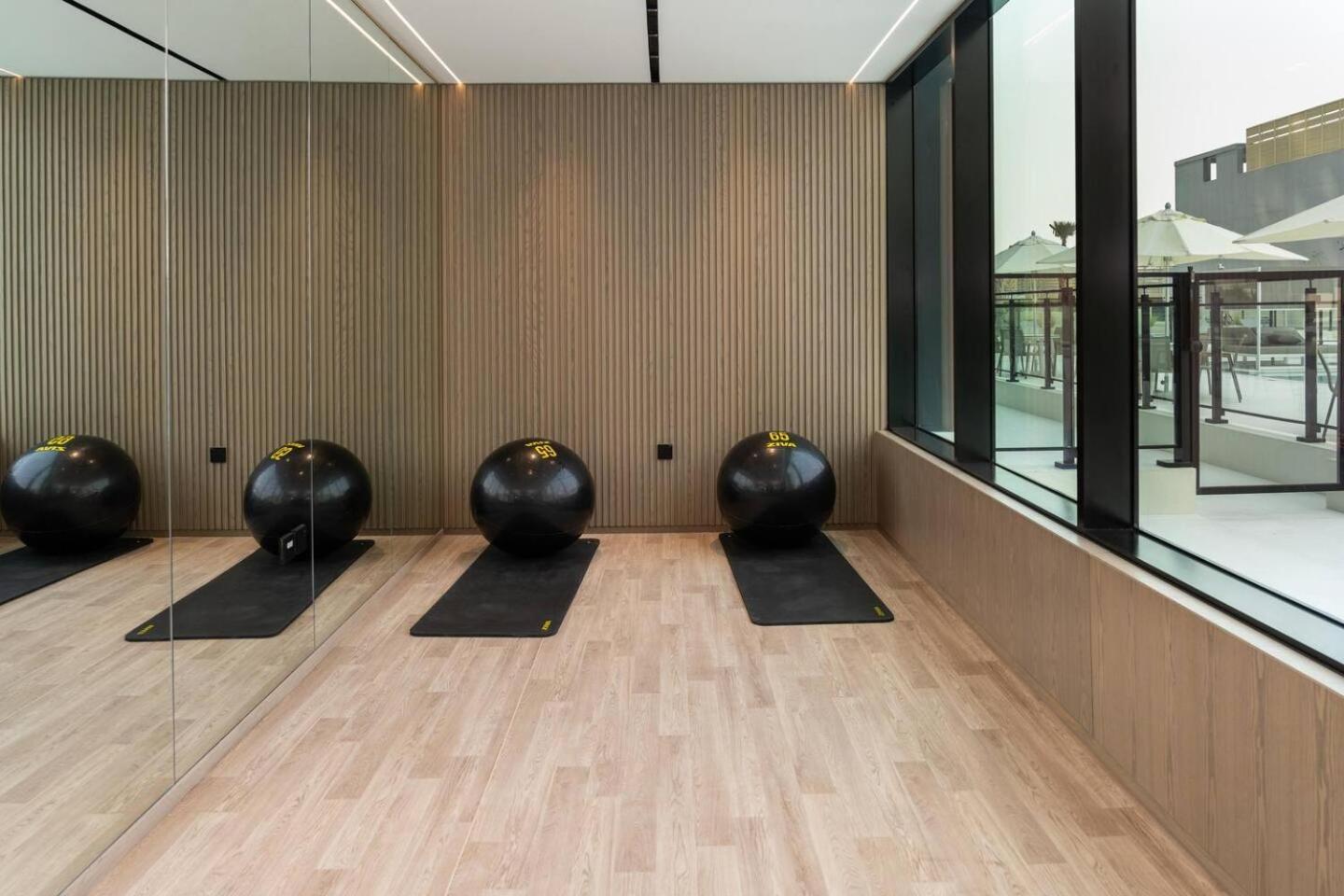 Stunning Brand New 1 Bedroom *