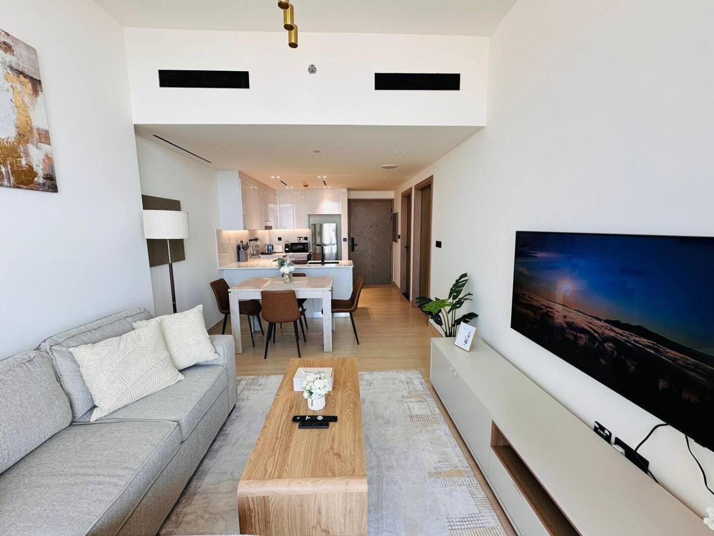 Stunning Brand New 1 Bedroom *